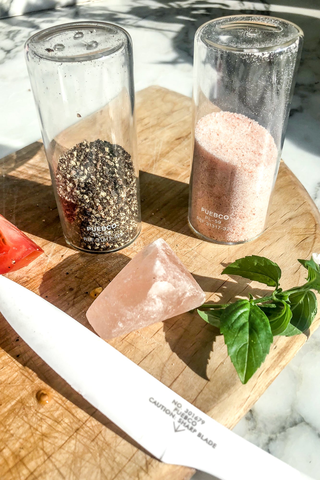 salt-pepper-shaker-set-design-by-puebco