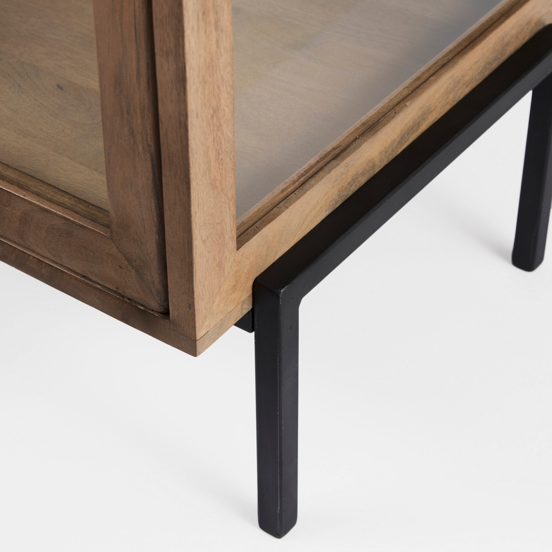 Arelius End Side Table Mercana Mer 69207 42