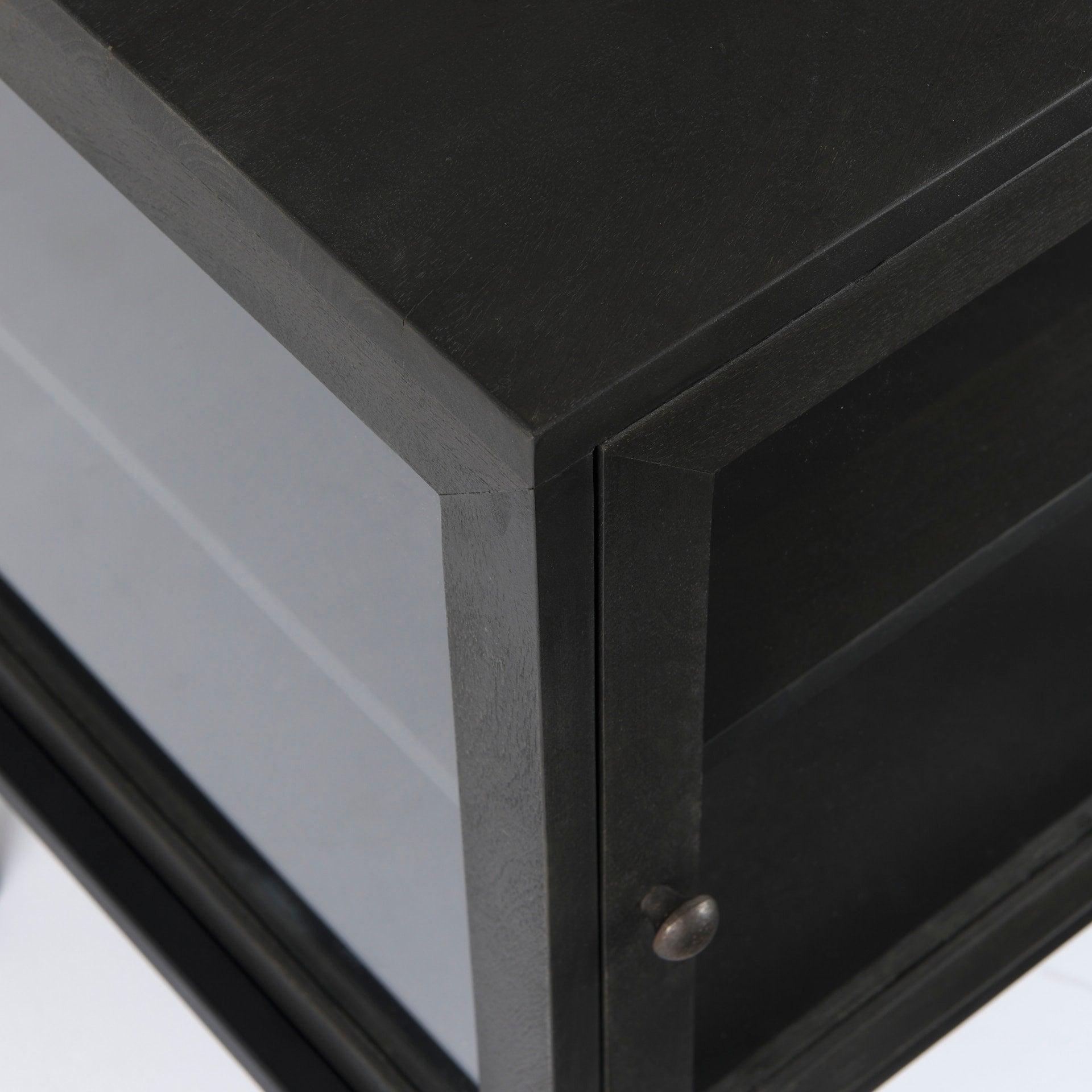 Arelius End Side Table Mercana Mer 69207 26
