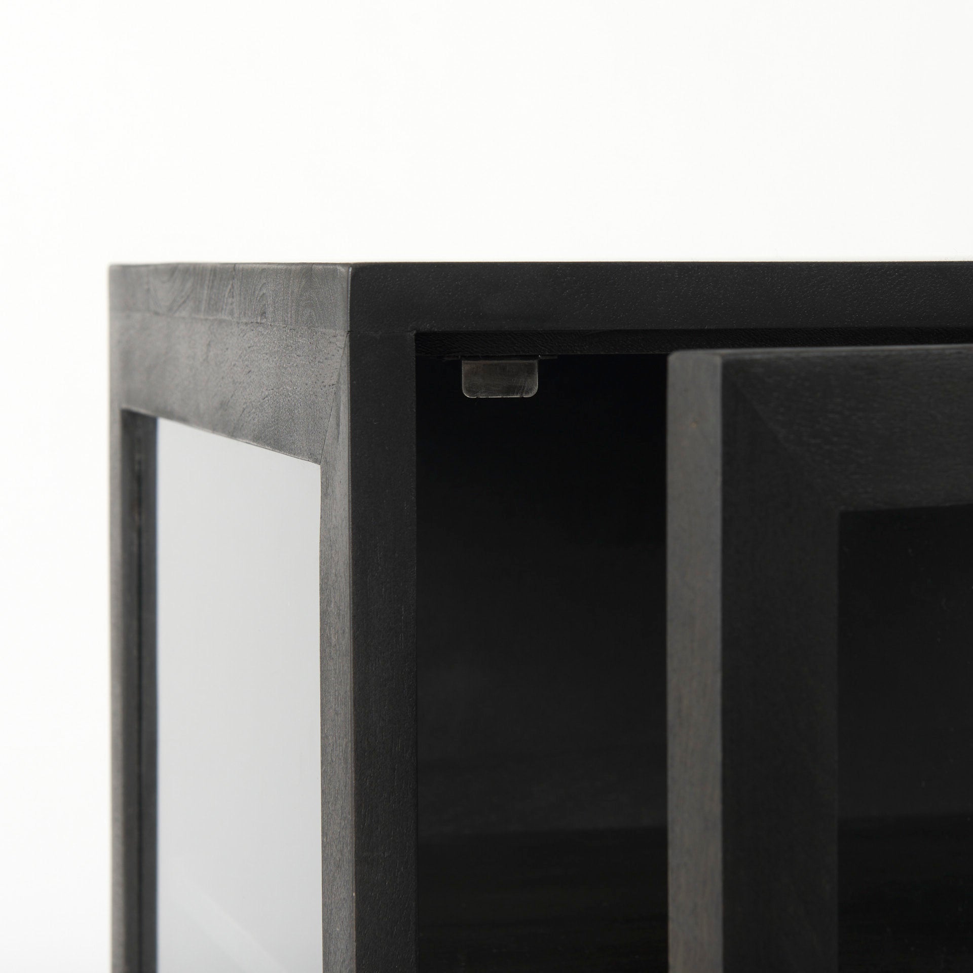 Arelius End Side Table Mercana Mer 69207 31