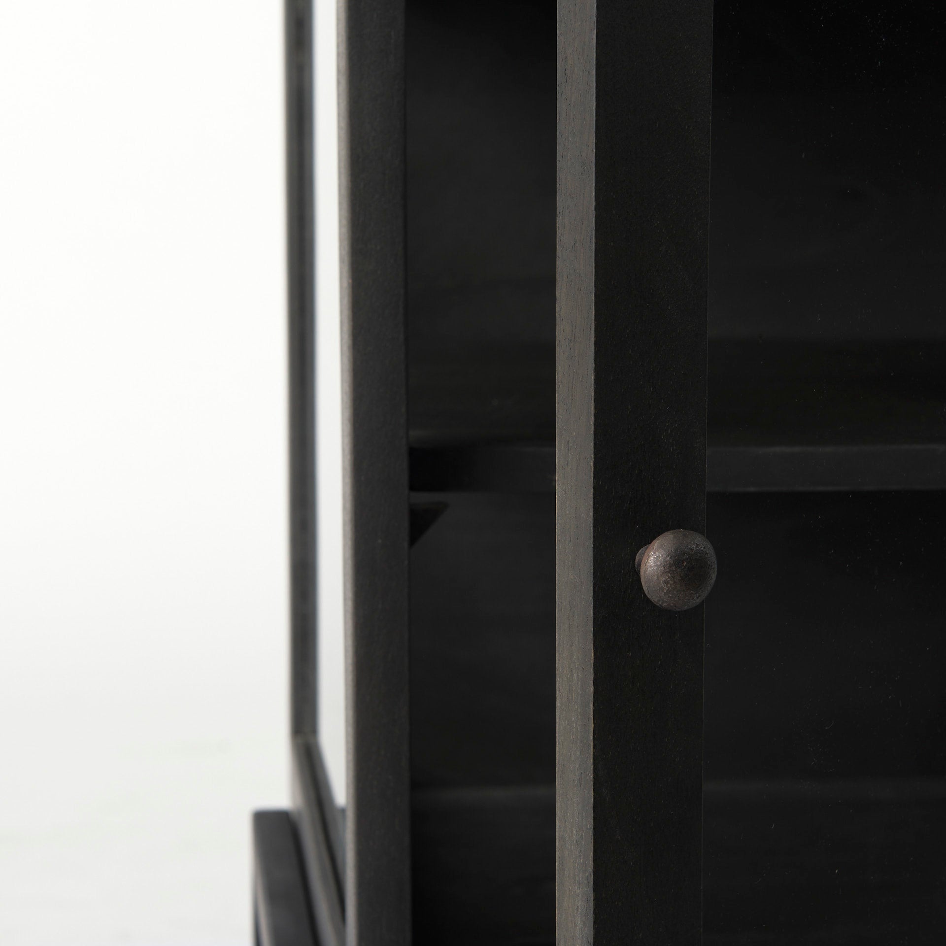 Arelius End Side Table Mercana Mer 69207 36