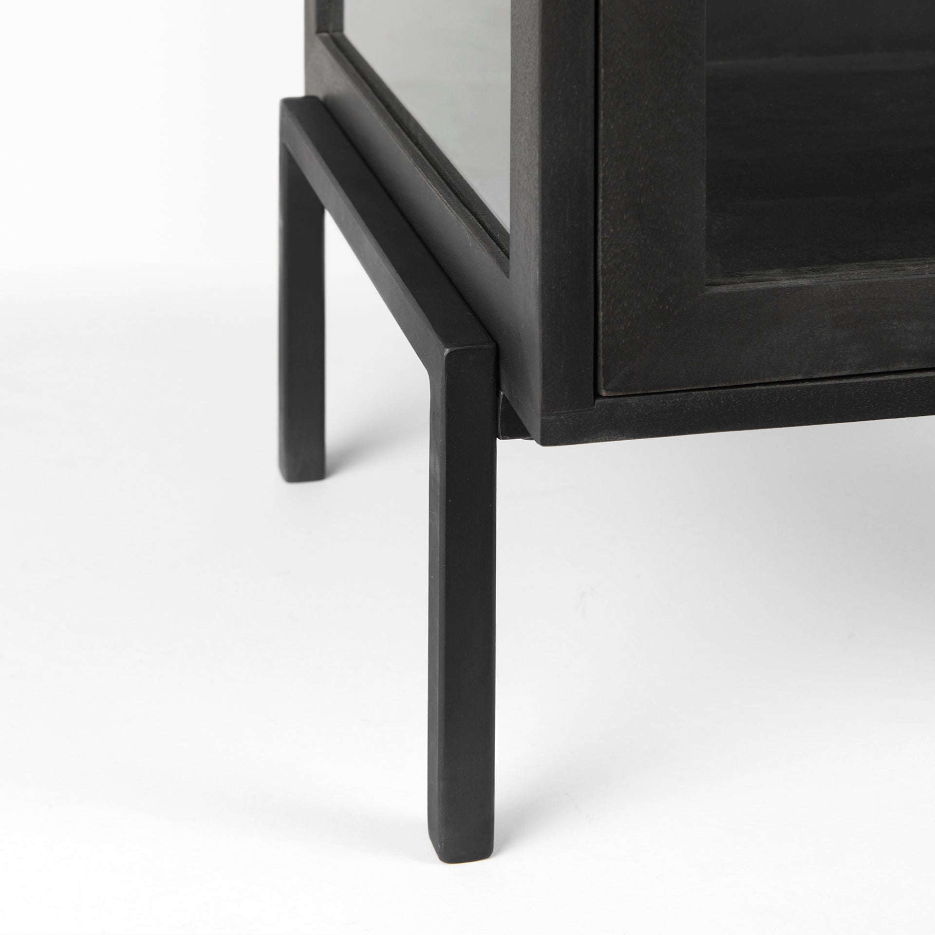 Arelius End Side Table Mercana Mer 69207 41