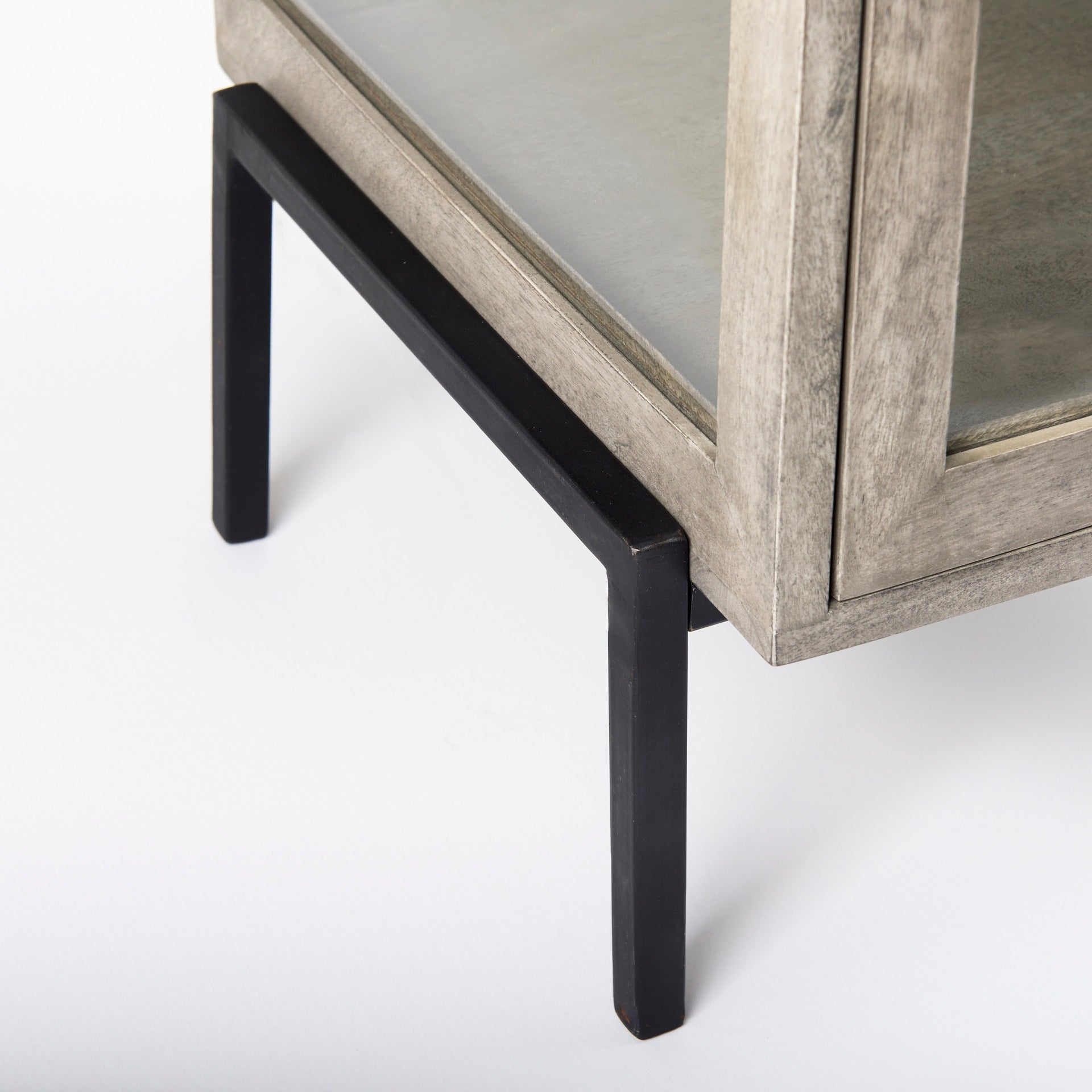 Arelius End Side Table Mercana Mer 69207 47