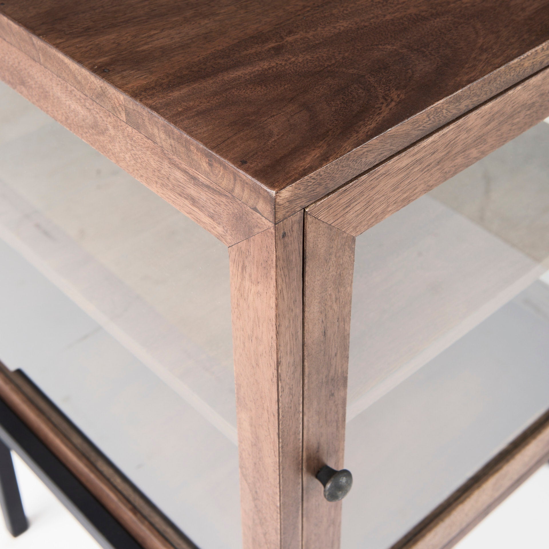 Arelius End Side Table Mercana Mer 69207 28