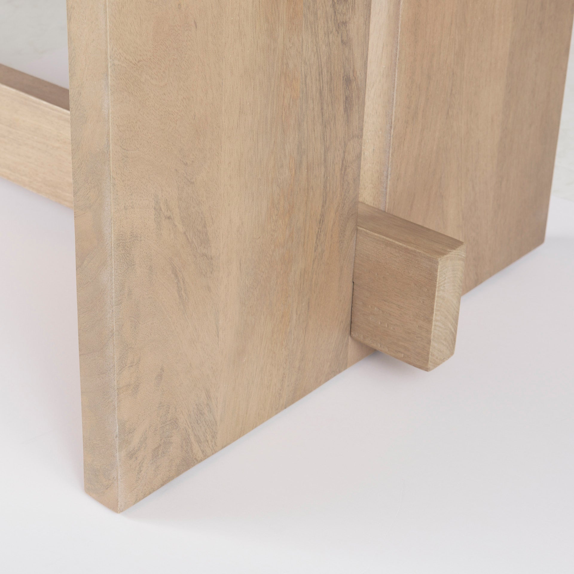 Aida Dining Table Mercana Mer 69200 17