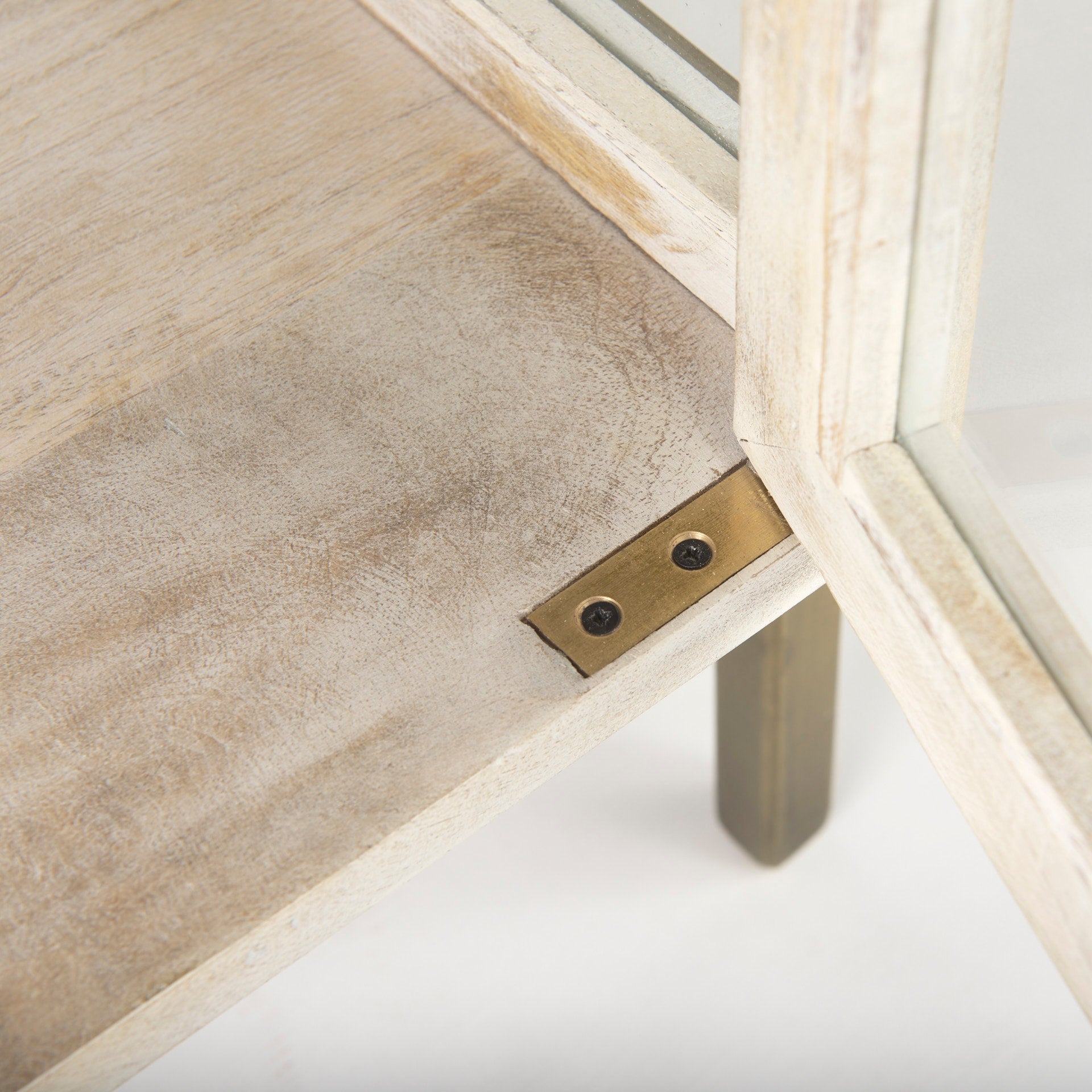 Arelius End Side Table Mercana Mer 69207 40