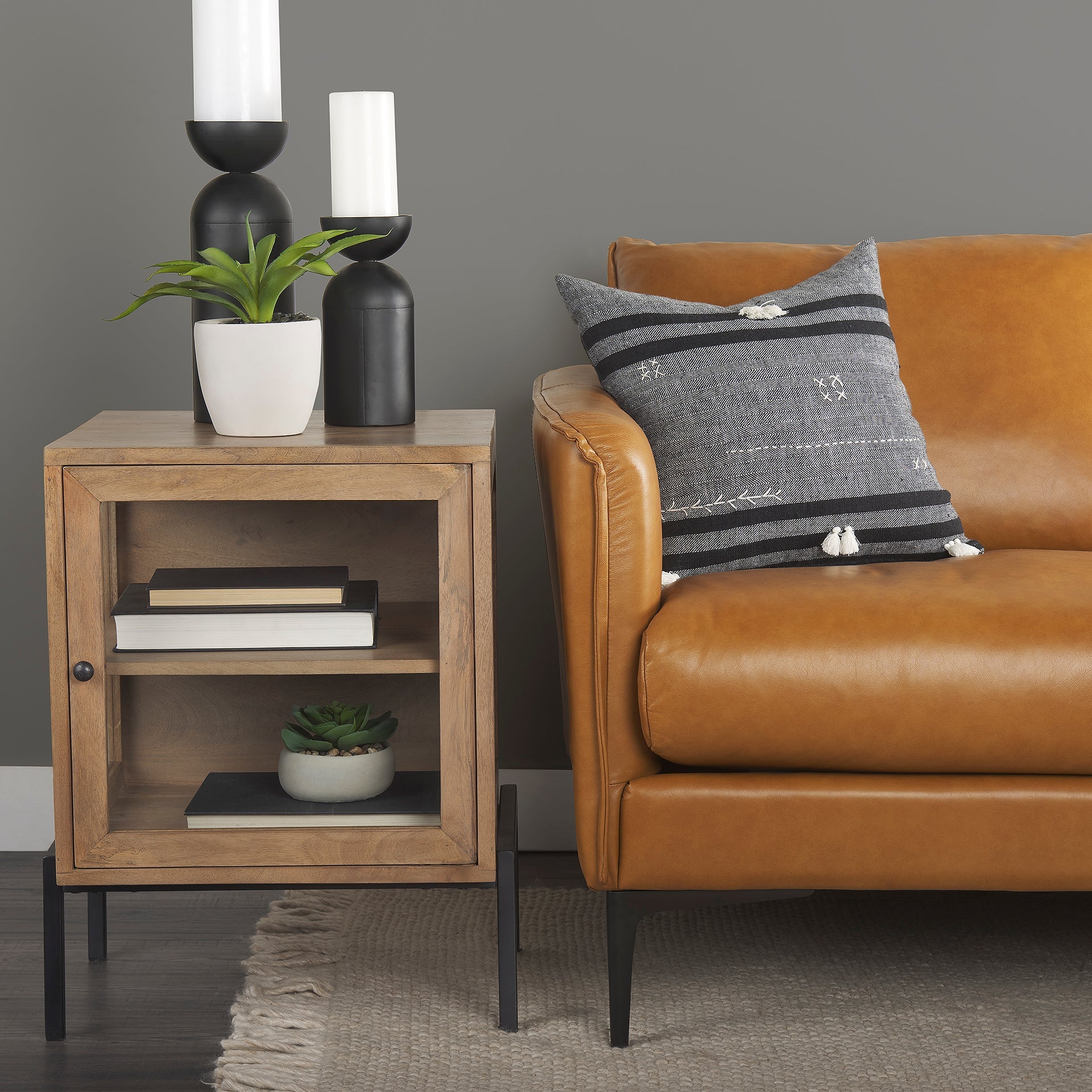 Arelius End Side Table Mercana Mer 69207 53