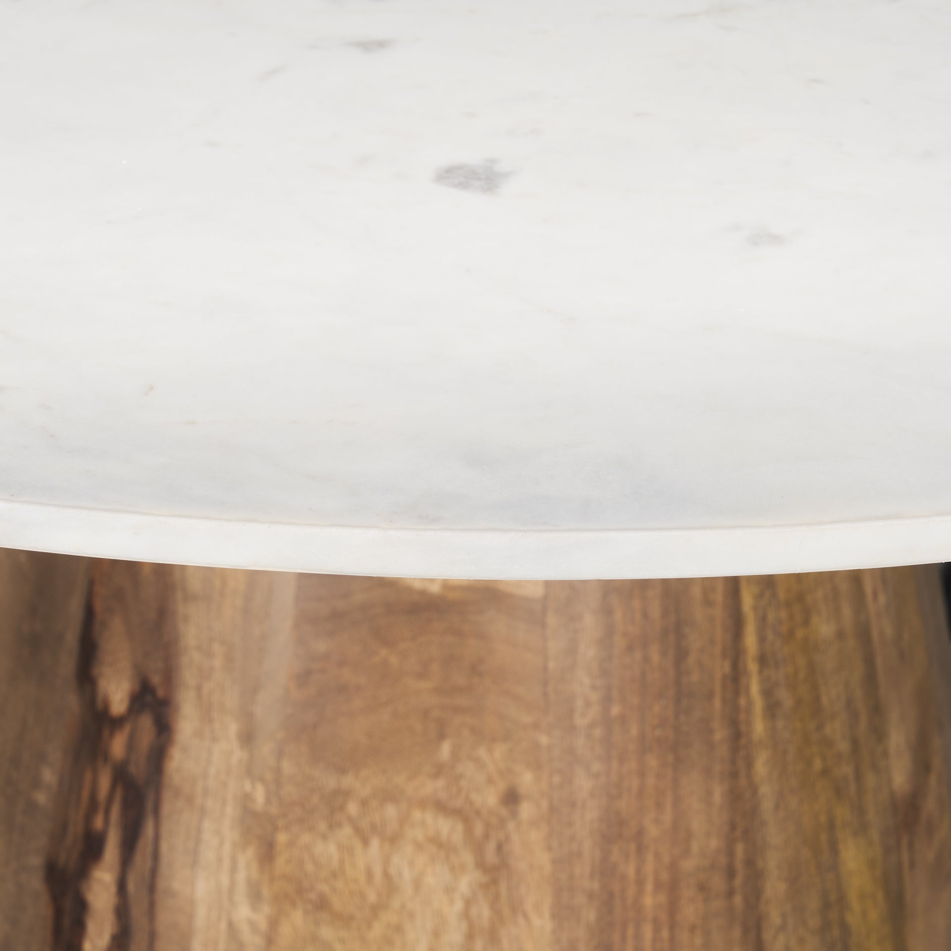 Allyson Dining Table Mercana Mer 70564 Ab 19