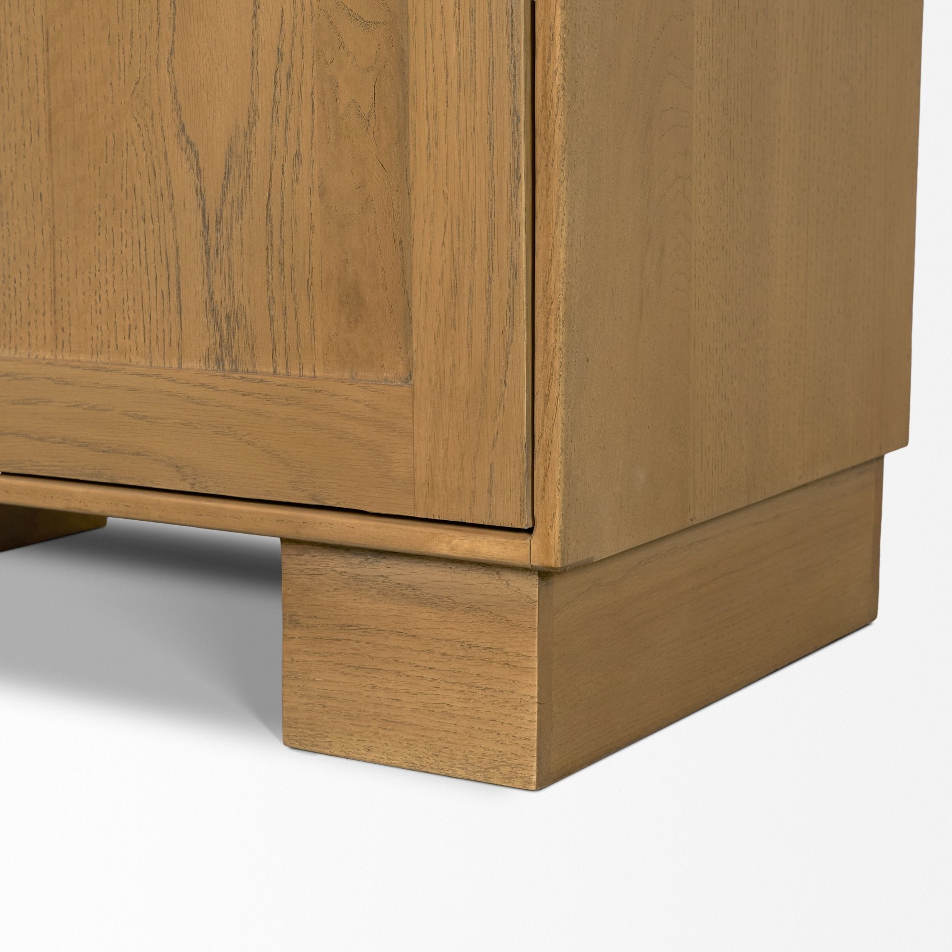 Hawthorne Curio Cabinet Mercana Mer 71380 8