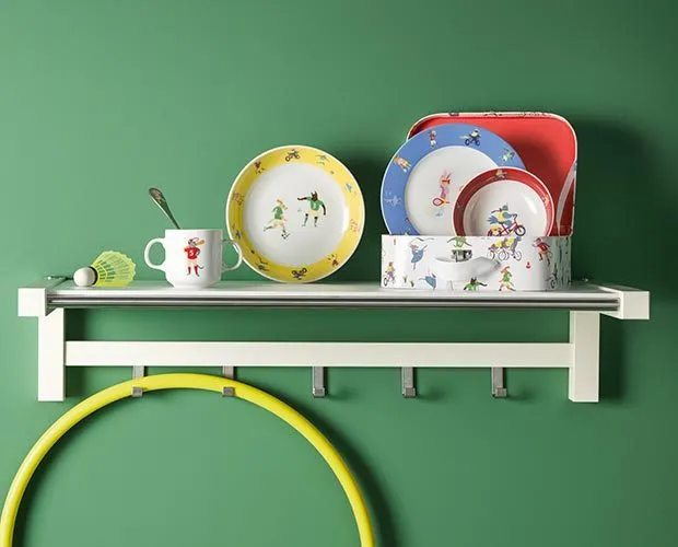 les amis du mercredi childrens suitcase dinnerware set