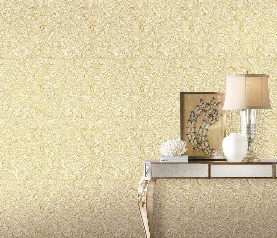 Paisley Trellis Wallpaper in Soft Gold