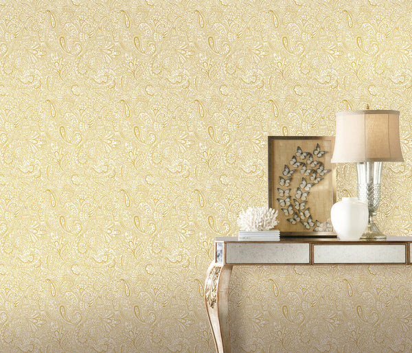 Paisley Trellis Wallpaper in Soft Gold