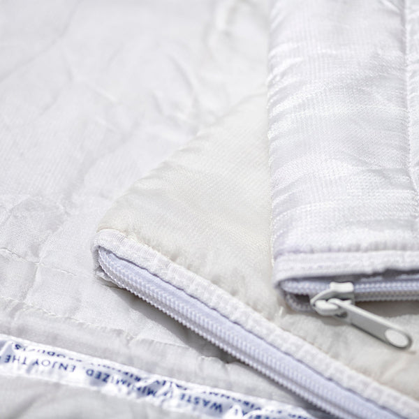 WHITE QUILTED SNOW JACKET LAPTOP CASE / 13"