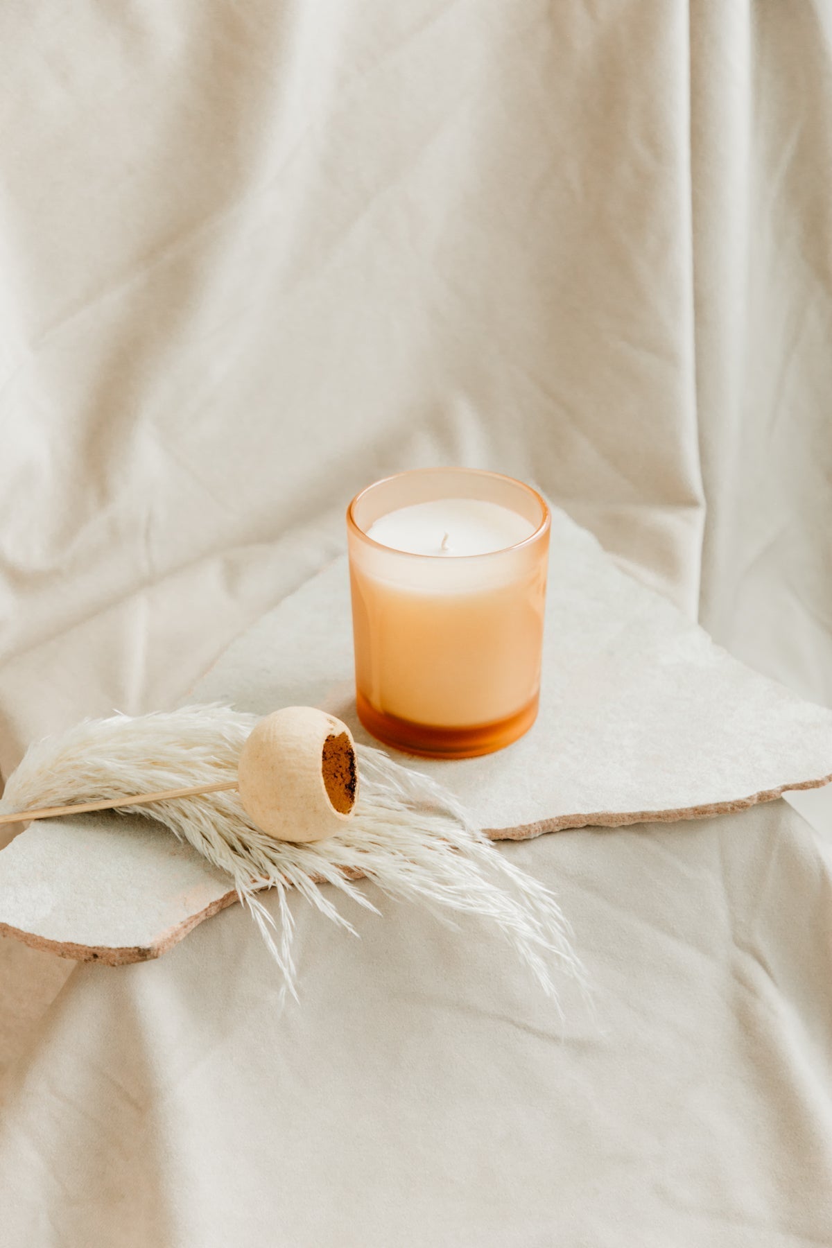 Tuscan Leather Heavy Rock Glass Candle D L813Kh5 2