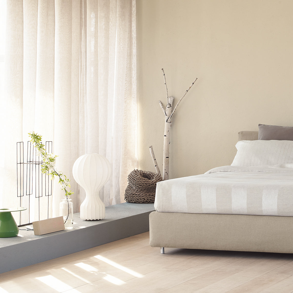 Gatto Cocoon resin White Table Lighting