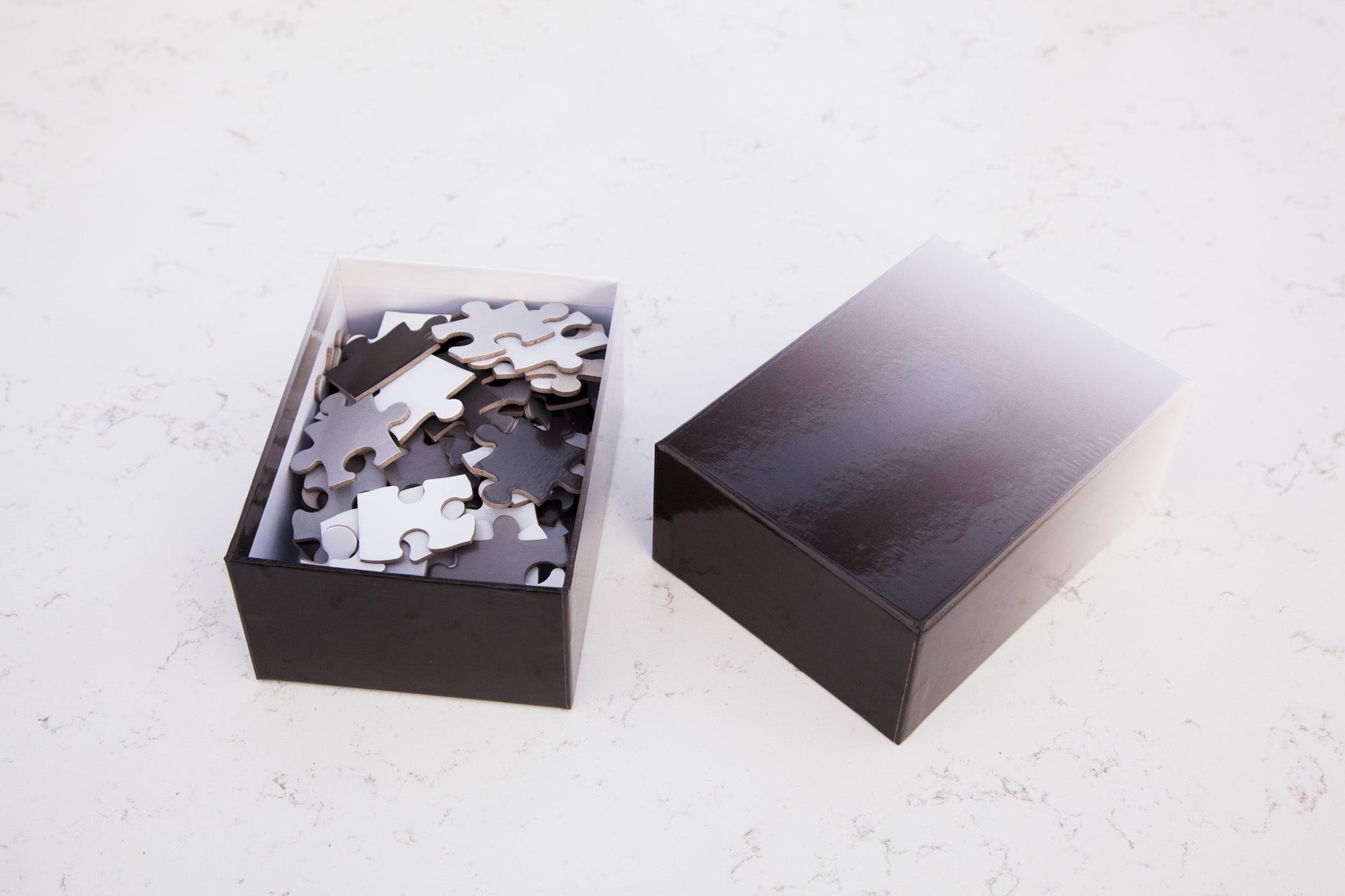 gradient puzzle small black white