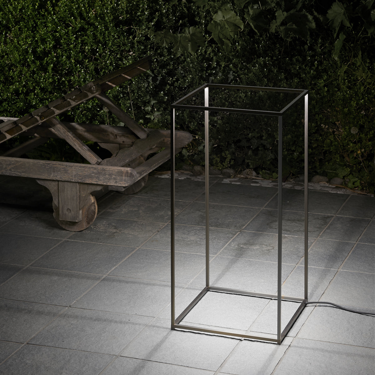 Ipnos Aluminum Floor Lighting in Various Colors