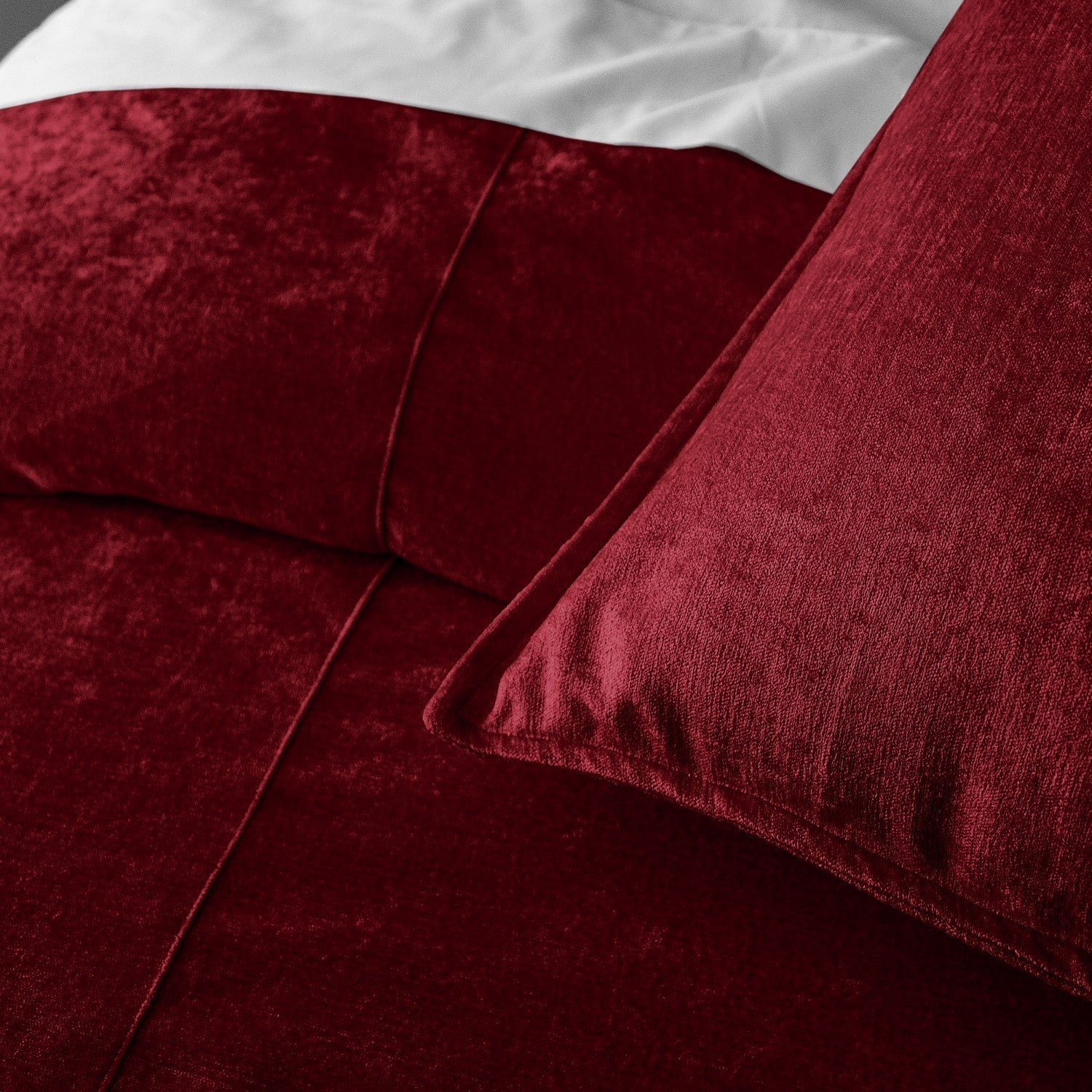 Juno Velvet Red Bedding 2