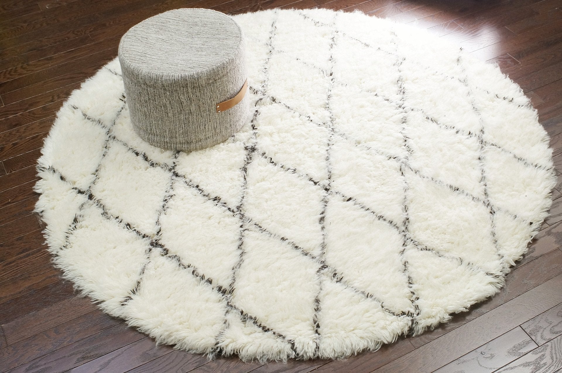 Handmade Wool Rug In Ivory Design By Nuloom 2