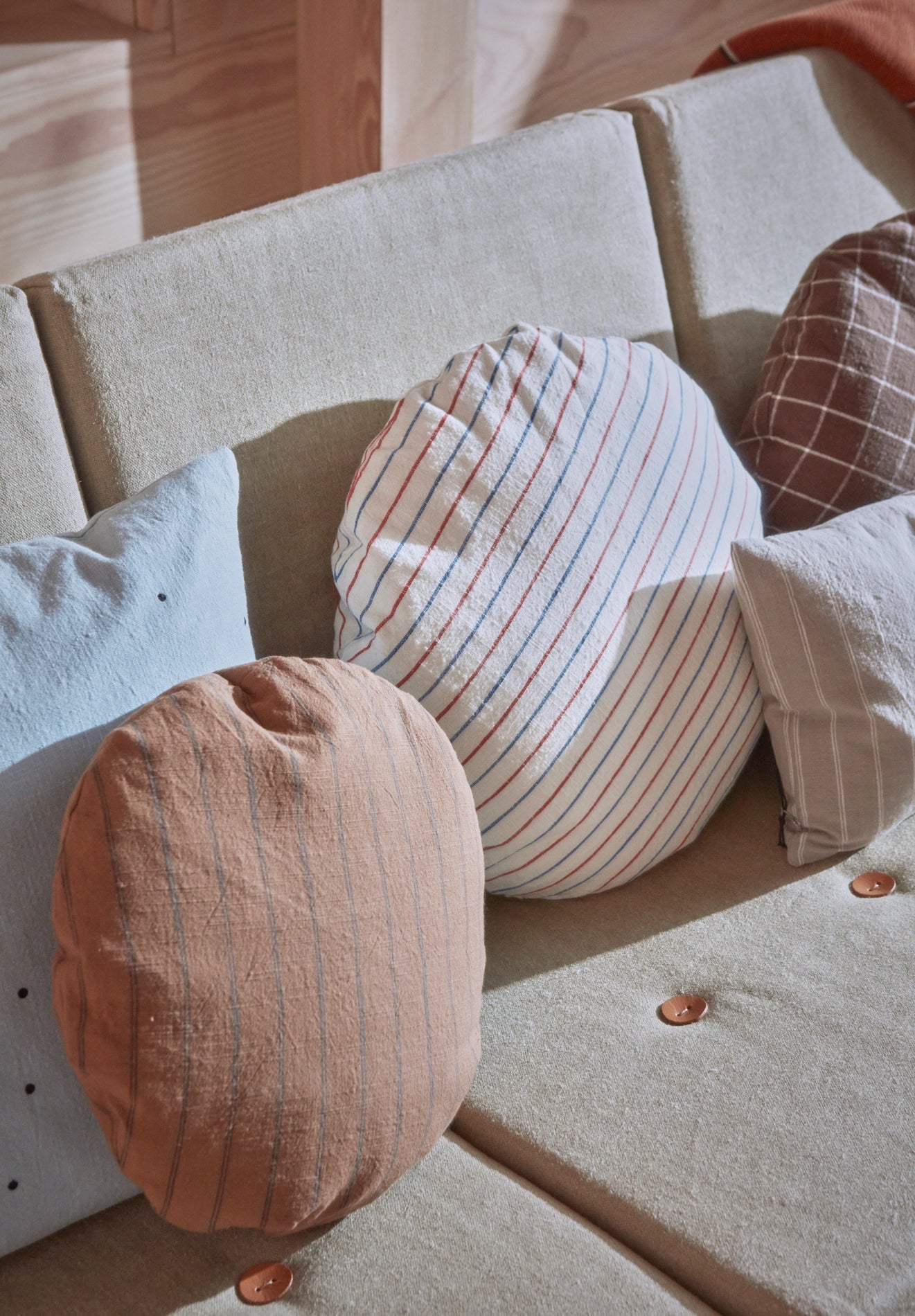kyoto dot cushion square dusty blue by oyoy l300286 4