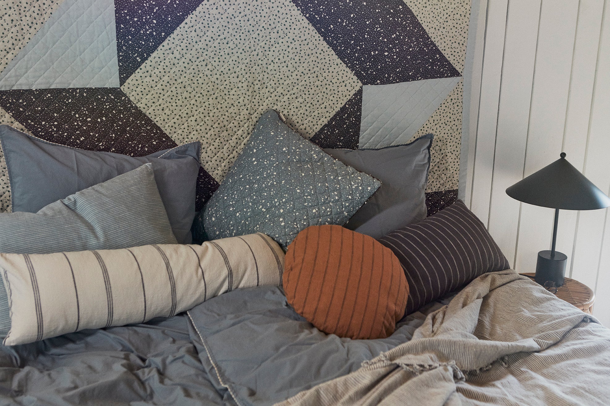 gobi stripe bed cover white anthracite by oyoy 2