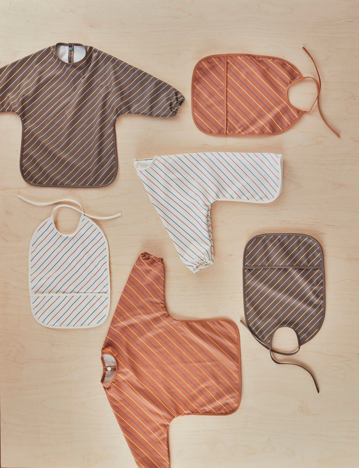 cape bib striped light rubber coral by oyoy m107209 2