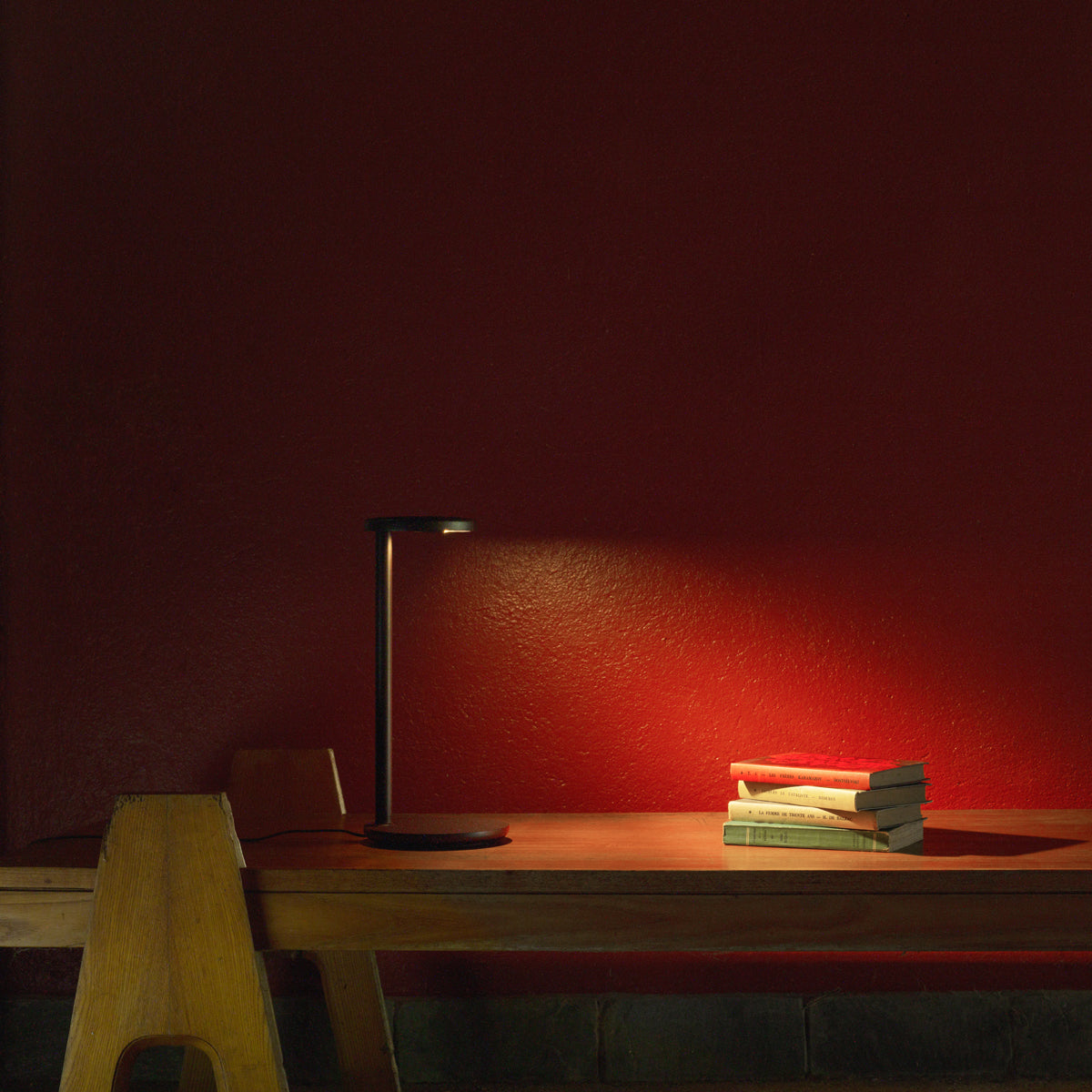 Oblique Die cast aluminium Table Lighting in Various Colors