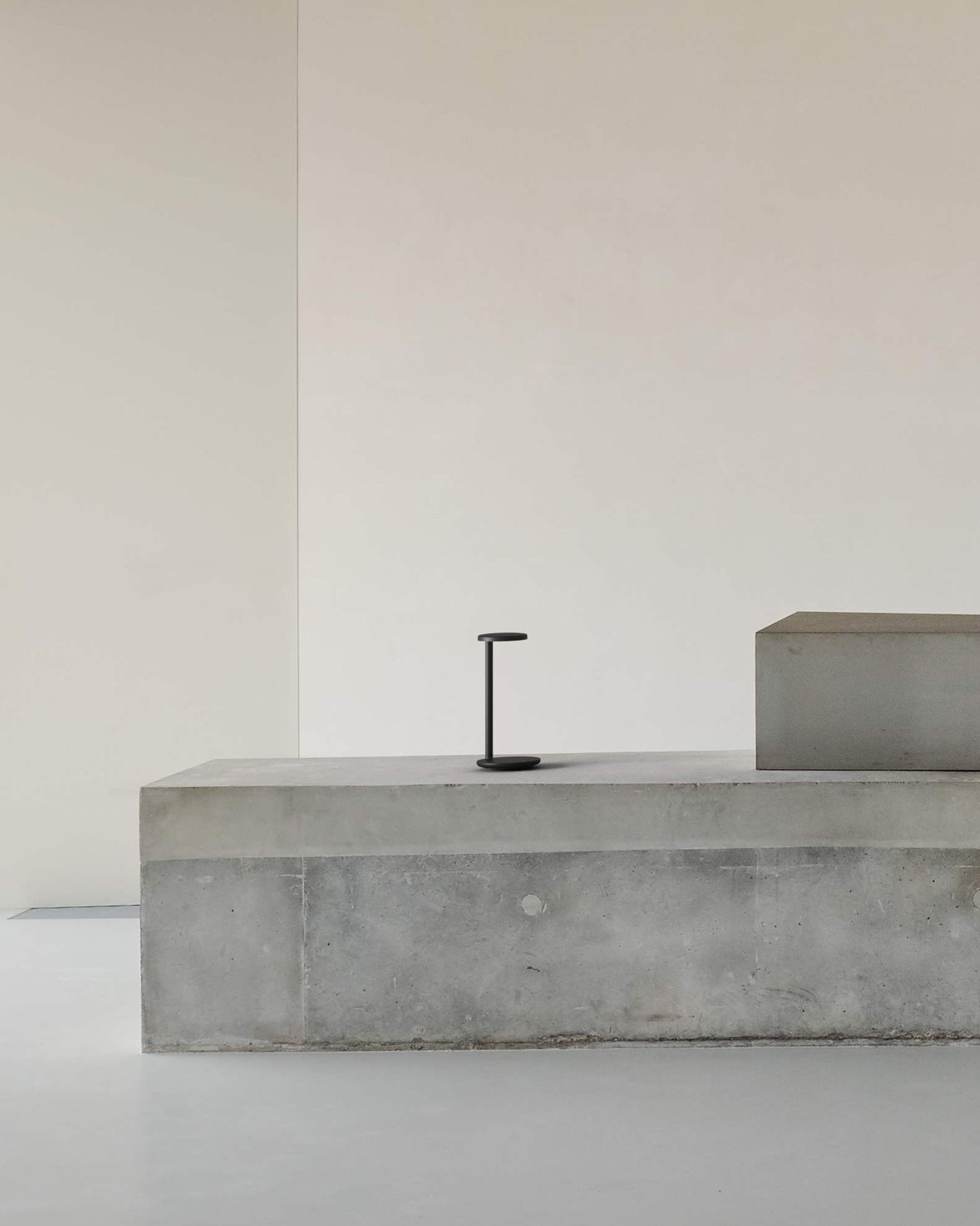 Oblique Die cast aluminium Table Lighting in Various Colors