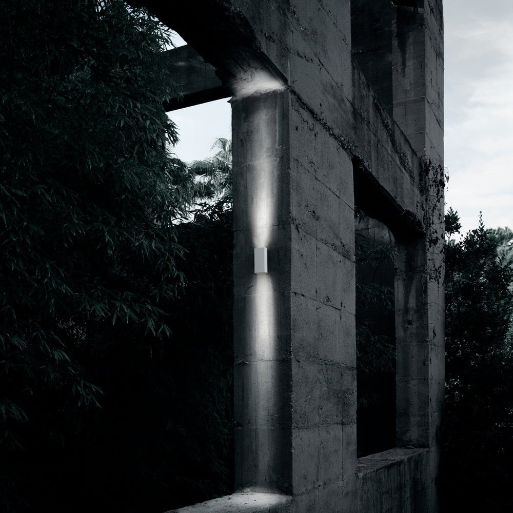 f1110u01 climber wall lighting by piero lissoni 11