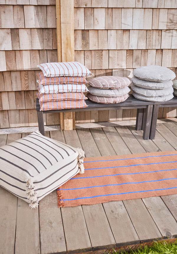 outdoor kyoto cushion round black white 4