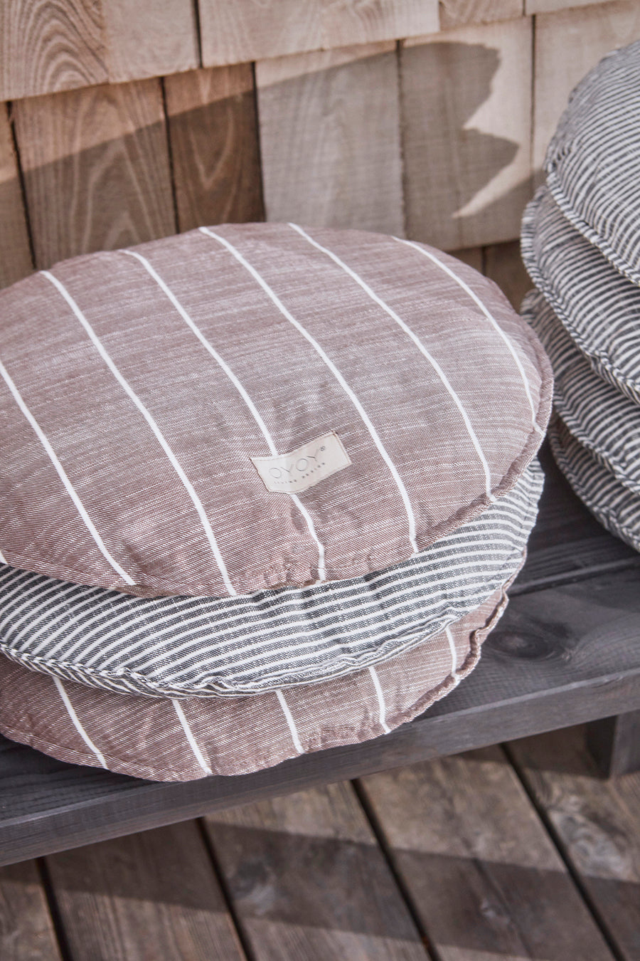outdoor kyoto cushion round black white 2