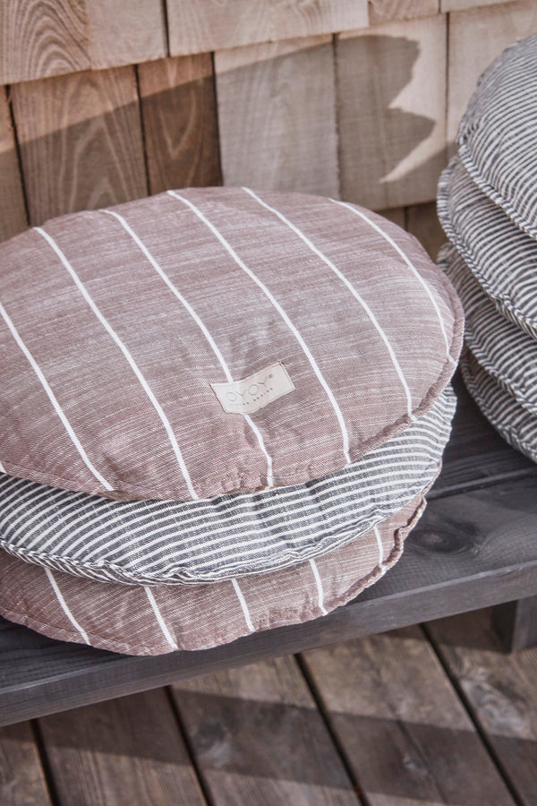 outdoor kyoto cushion round black white 2