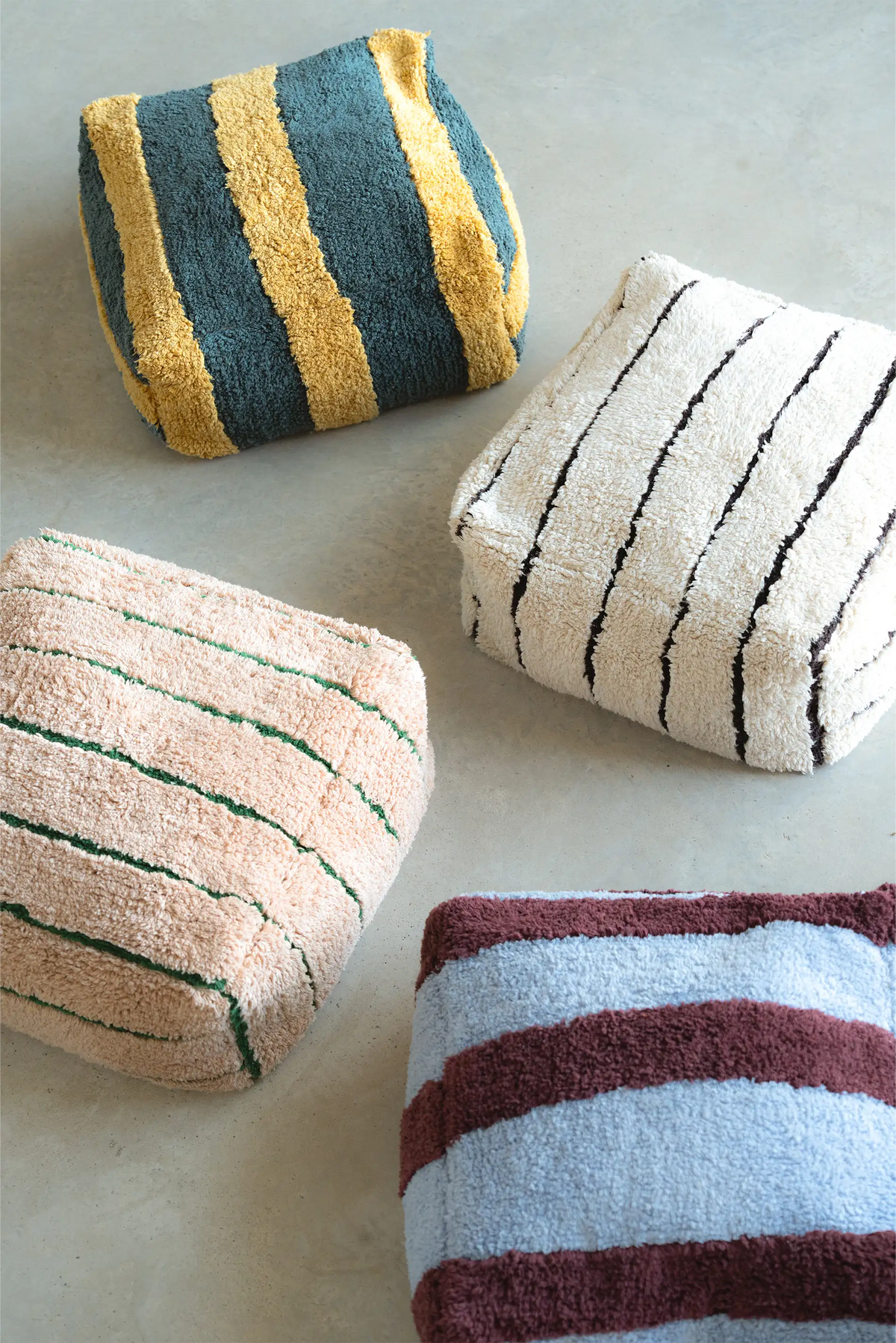 Color On Lines Pouf Lorena Canals P Lmar 15