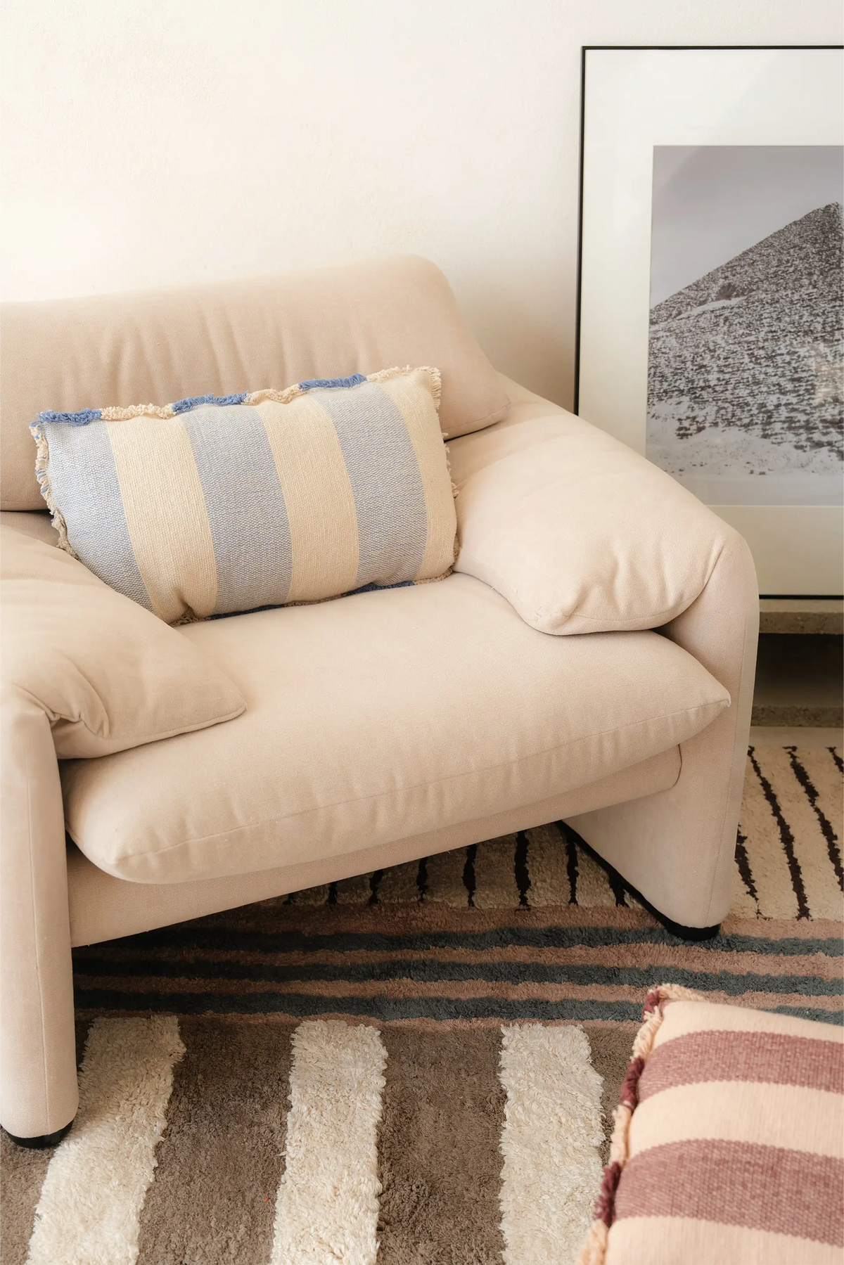 Color On Lines Cushion Lorena Canals Hl Sc Lbl R 28