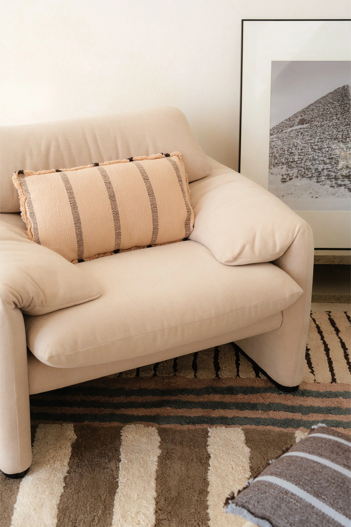 Color On Lines Cushion Lorena Canals Hl Sc Lbl R 33