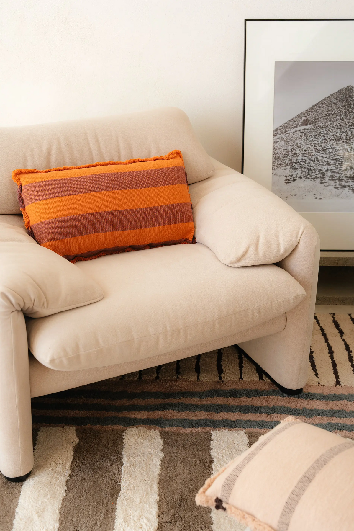 Color On Lines Cushion Lorena Canals Hl Sc Lbl R 35