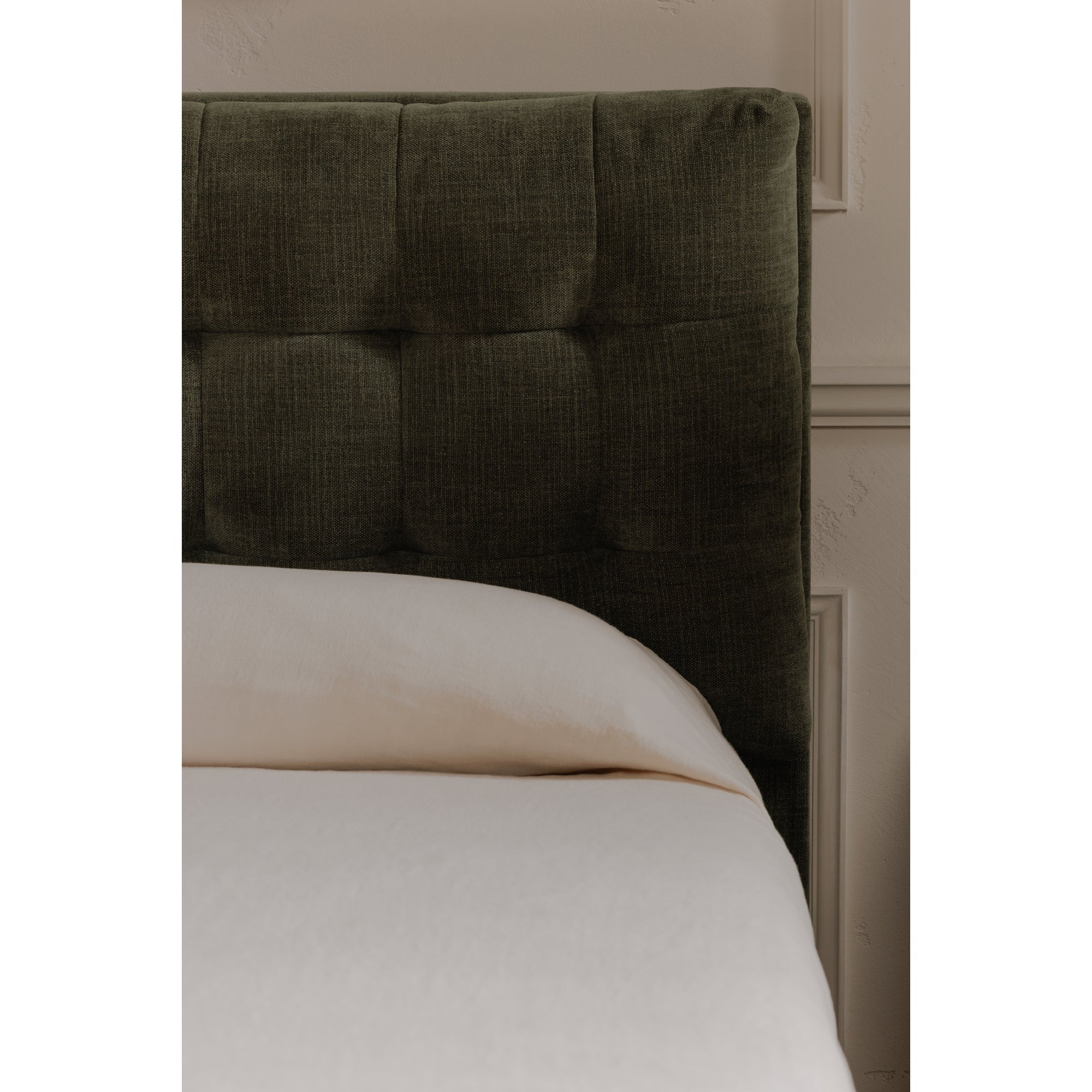 Sebastion Storage Bed Moes Home Collection Mhc Rn 1155 05 0 20