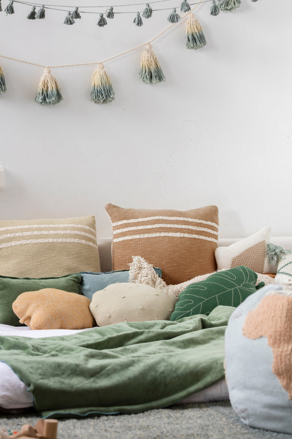 knitted cushion duetto by lorena canals sc duetto olv 5