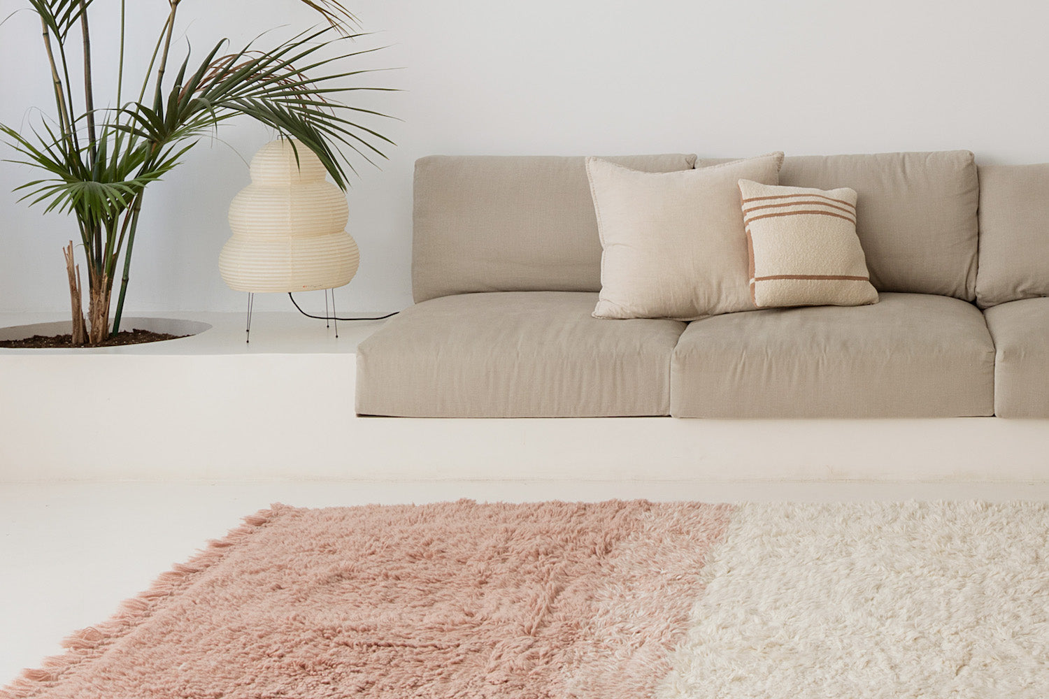 knitted cushion duetto by lorena canals sc duetto olv 26