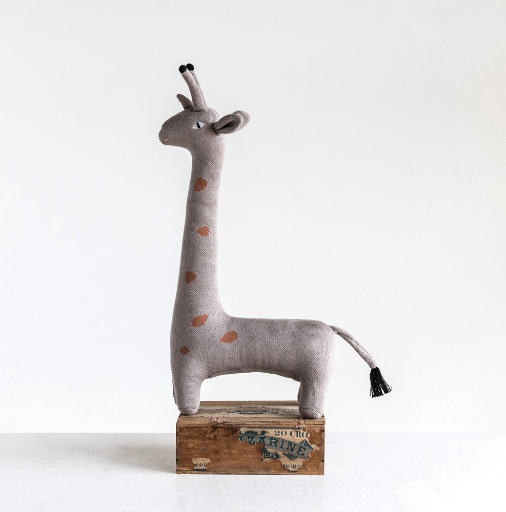 grey knit giraffe 2